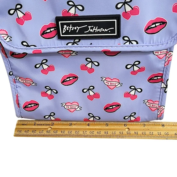 Betsey Johnson Insulated Lunch Tote Lavender Cherry Lip Print XOX Betsey Hearts - Picture 6 of 10